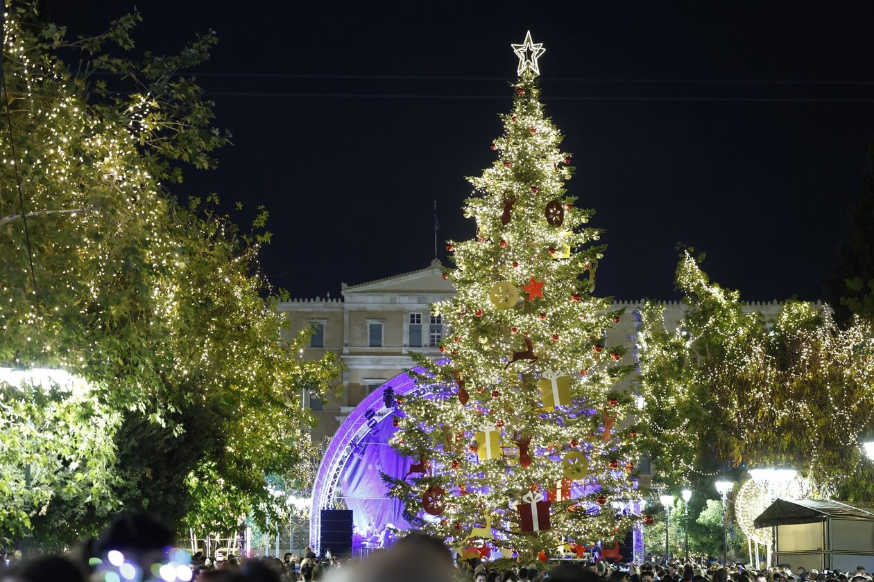 The City of Athens Christmas tree lighting ceremony was held at